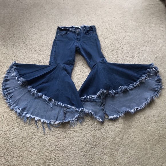 Kikirki Distressed Bell Bottom Boho Denim Cropped Jeans - Picture 3 of 12